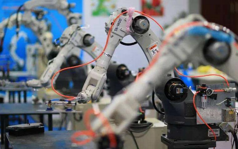 十七部门印发方案，力争到2025年制造业机器人密度较2020年实现翻番