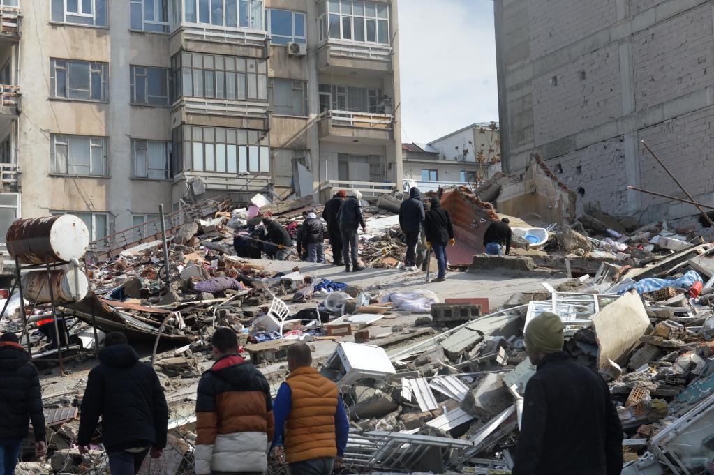 土耳其南部强烈地震已致该国逾5400人丧生